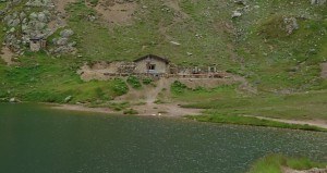 Baitèl-dal-Mónt, refuge below Monte Breva summit.