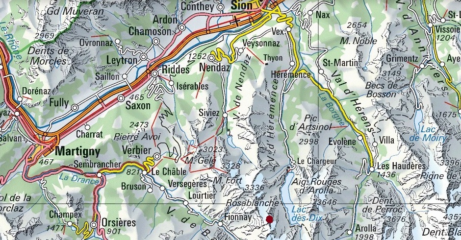 Area around Igloo des Pantalons Blancs (red dot) and access roads.