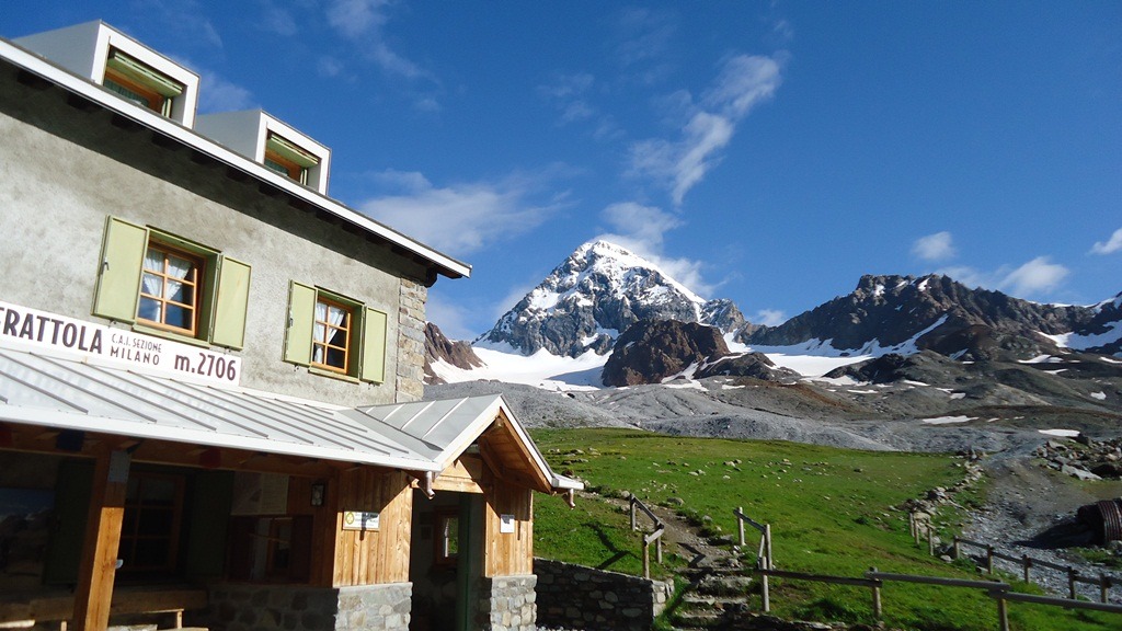 Pizzini hut (Rifugio Pizzini)