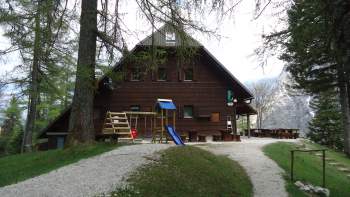 Erjavec Lodge (Erjavčeva koča).