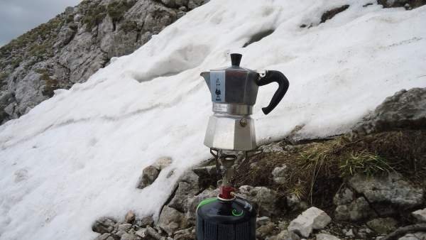 My first morning coffee below the summit of Razor. Could not continue to the summit because of the snow. 