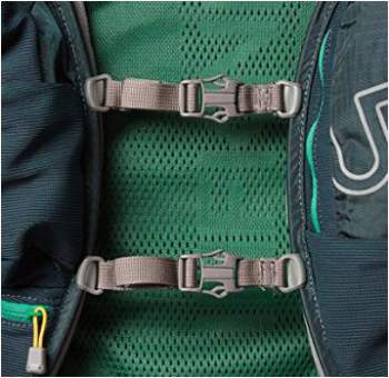 Two chest straps adjustable both vertically and horizontally.