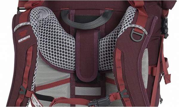 The adjustable ladder type harness system, and pleasant padding on the shoulder straps.