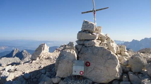 The modest summit cross and the box with the stamp for those who collect them.