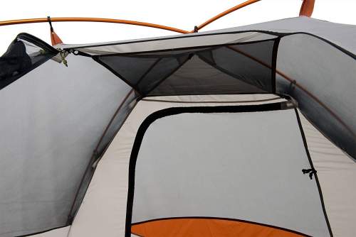 The removable gear loft, a very useful element in a tent.