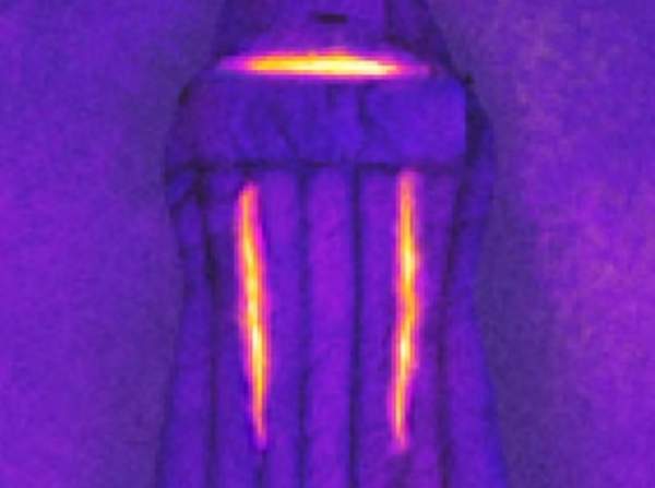 The thermal-image showing the heat escaping through the two Gills.