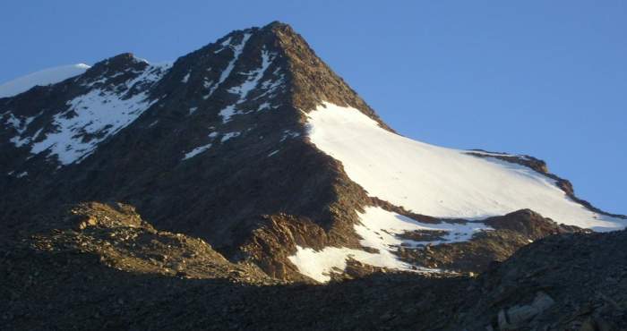 The route follows the ridge or the snow.