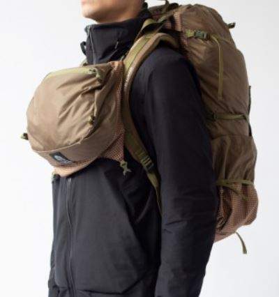 The lid used as a chest pack.