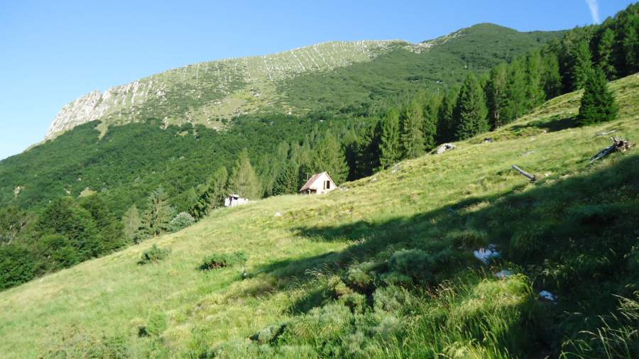 A hunters' cabin on the route.