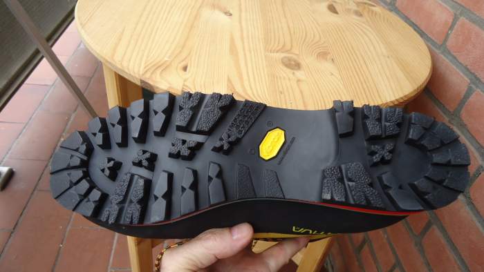 Vibram sole and very deep lugs. The picture was taken before any use.