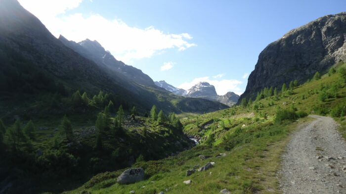 Walking towards the Verva Pass.