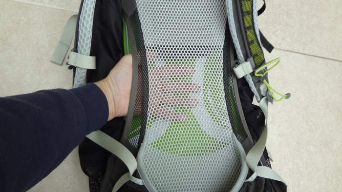 Daypack with back clearance ventilation