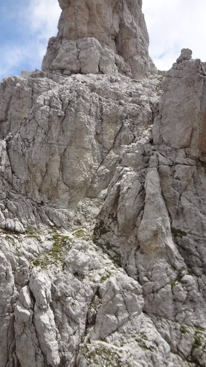 Here you descend, almost vertical cables are in place.