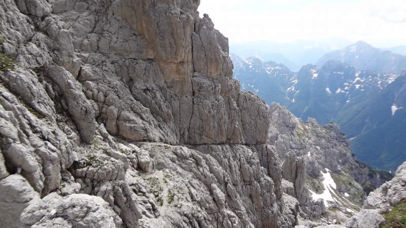 View back, the route follows the ledge in the middle of the picture.