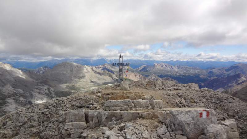 Piz La Varella (Lavarela) summit cross.