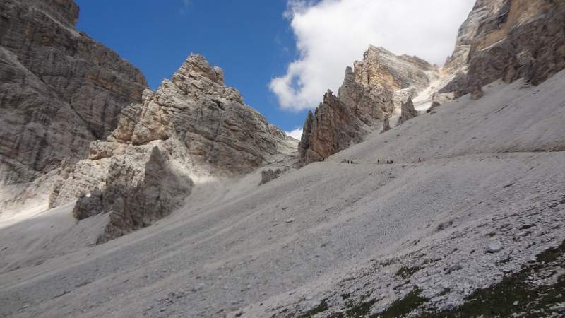 The pass that leads to Giussani hut.