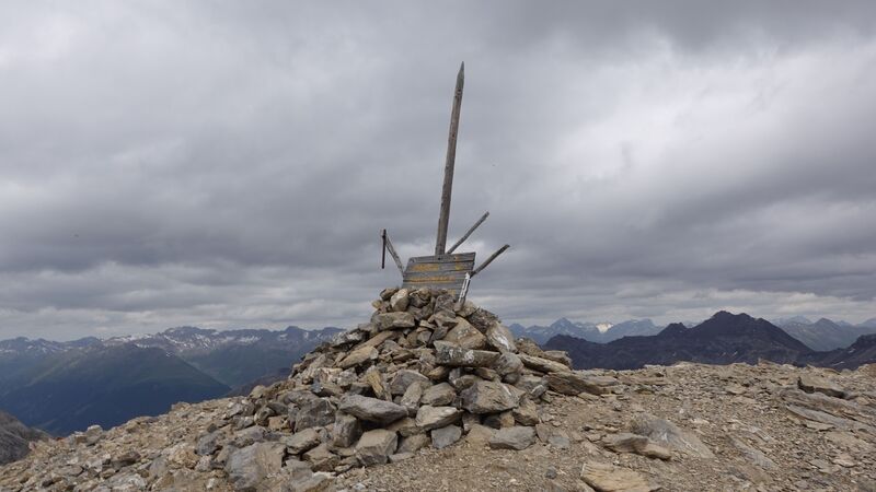 The summit of Pizzo Cassana (Piz Chaschauna). 