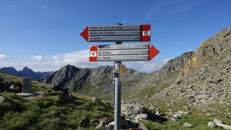 The sign at Val Mera pass.