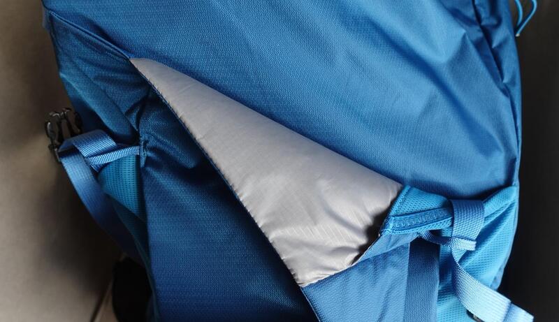 Padded front pocket.