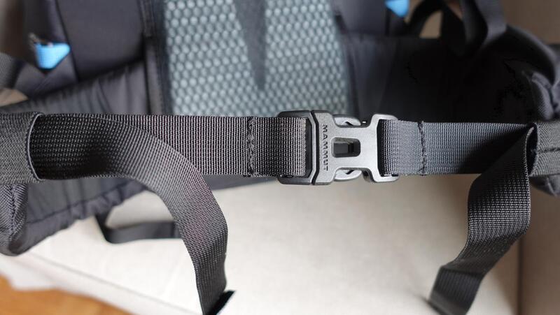 Pull-forward hip belt straps.