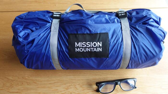 Very good carry bag with compression straps.