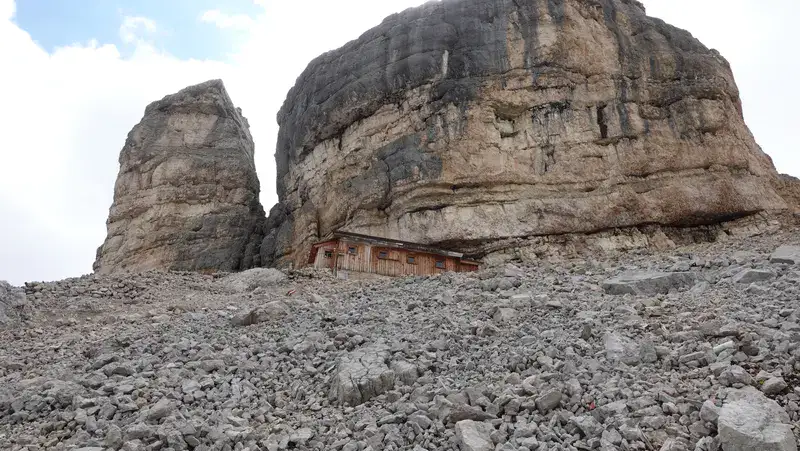 Bivacco della Pace under Monte Castello.