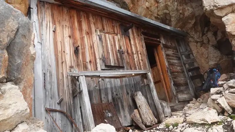 Bivacco Barraca degli Alpini, Tofana di Dentro.