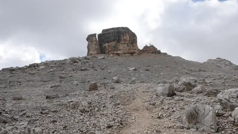 Monte Castello (2817 m).