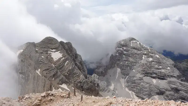 Tofana di Mezzo left and Tofana de Rozes right.