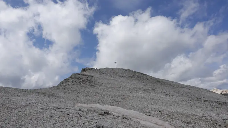 Piz Miara summit.