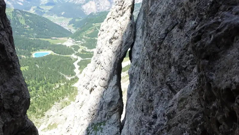 The ferrata goes through this crack.