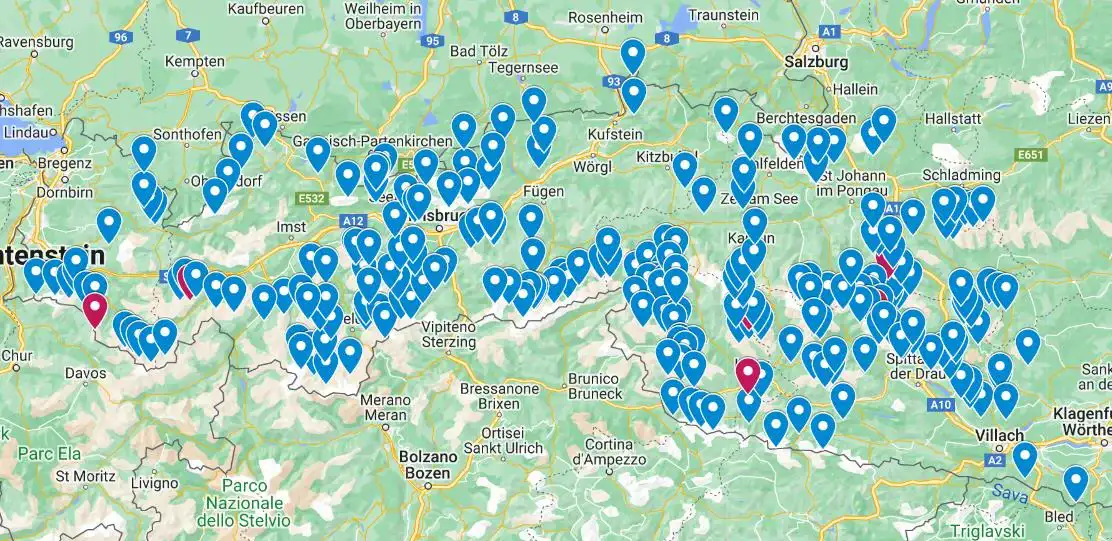 Regular huts (blue) and free bivouacs (red) in the western Austrian Alps.