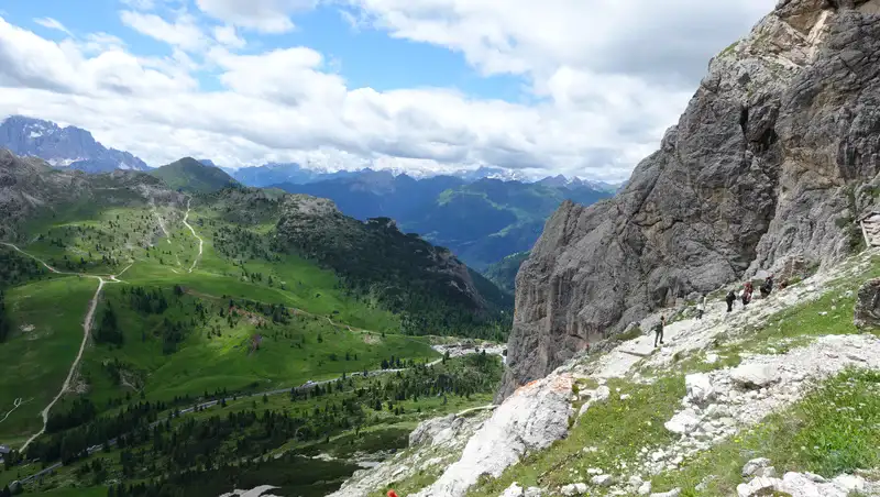 Descending back to Falzarego pass.