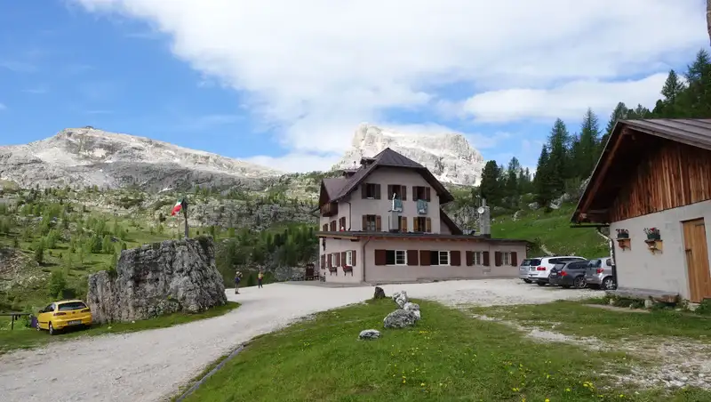 Cinque Torri hut.