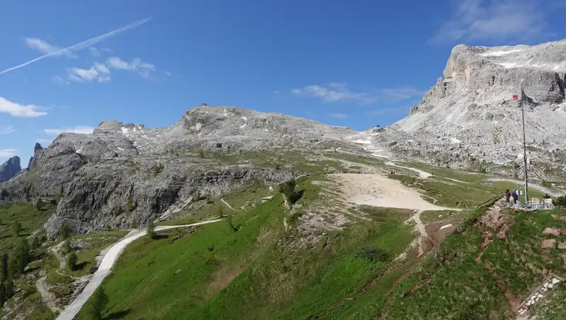 View back towards Nuvolau and Averau huts.