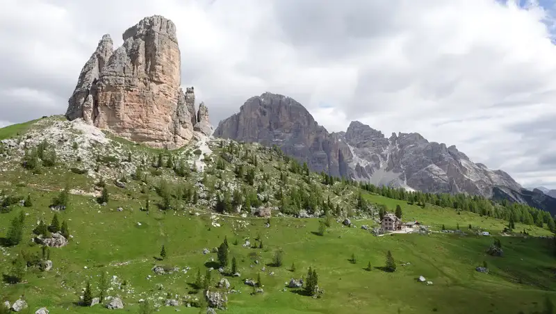 View back towards Cinque Torri rocks and the hut.