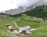 How to Reduce Backpack Weight for Alta Via 1 in the Dolomites featured picture.