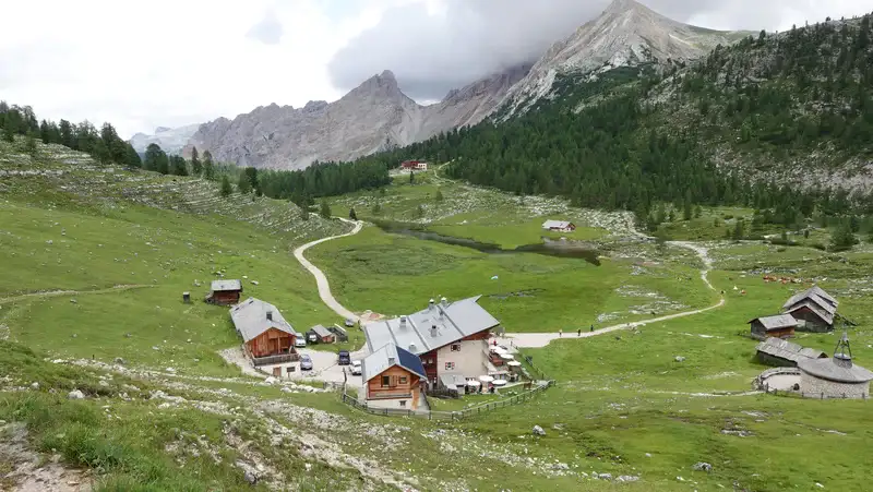 Lavarella hut and Fanes hut on the Alta Via 1 route.