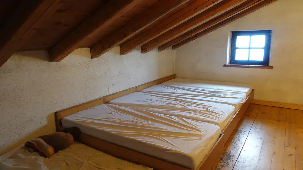 One row of beds.
